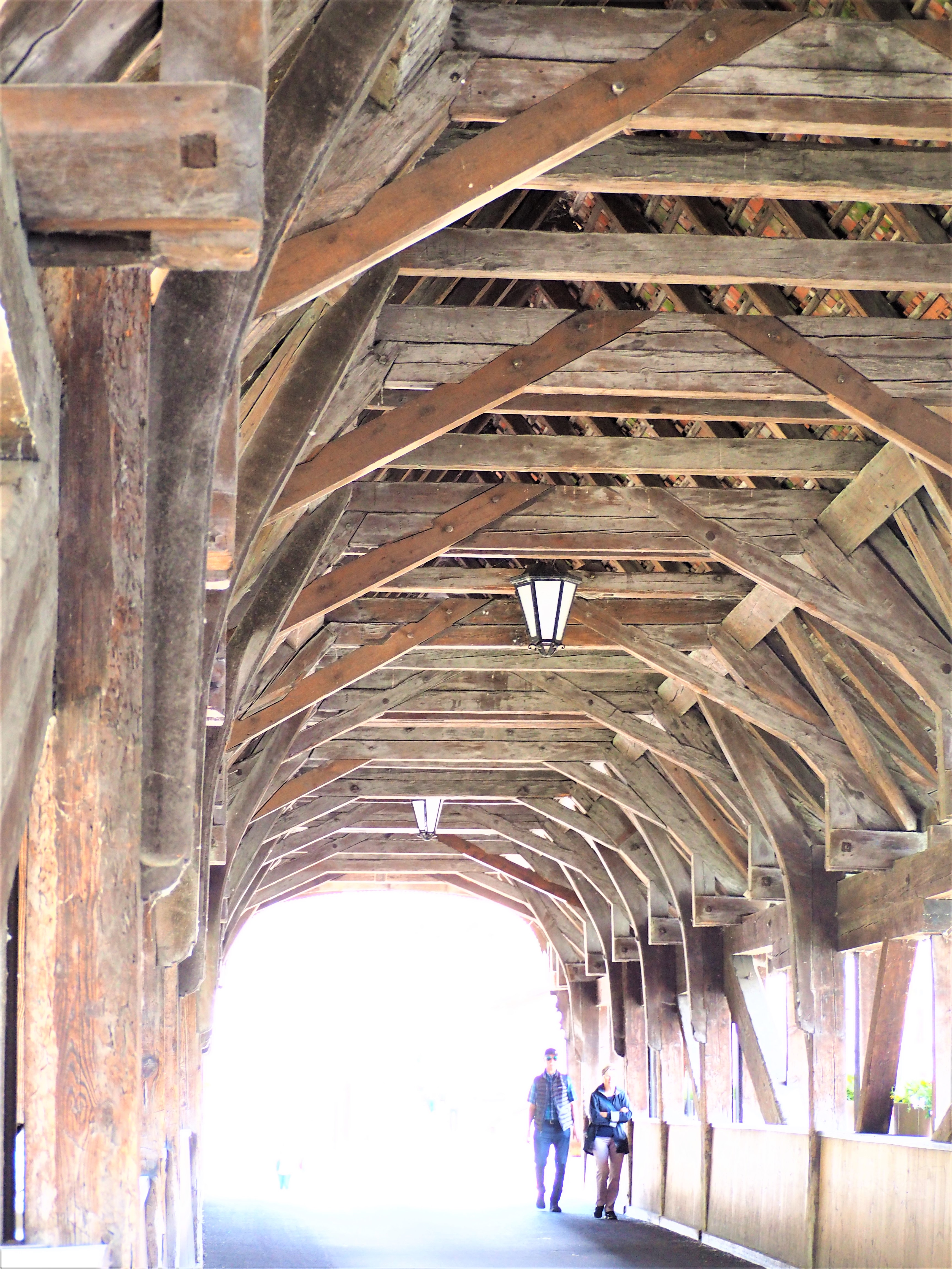 Pont de Berne intérieur depuis la basse ville fribourg suisse