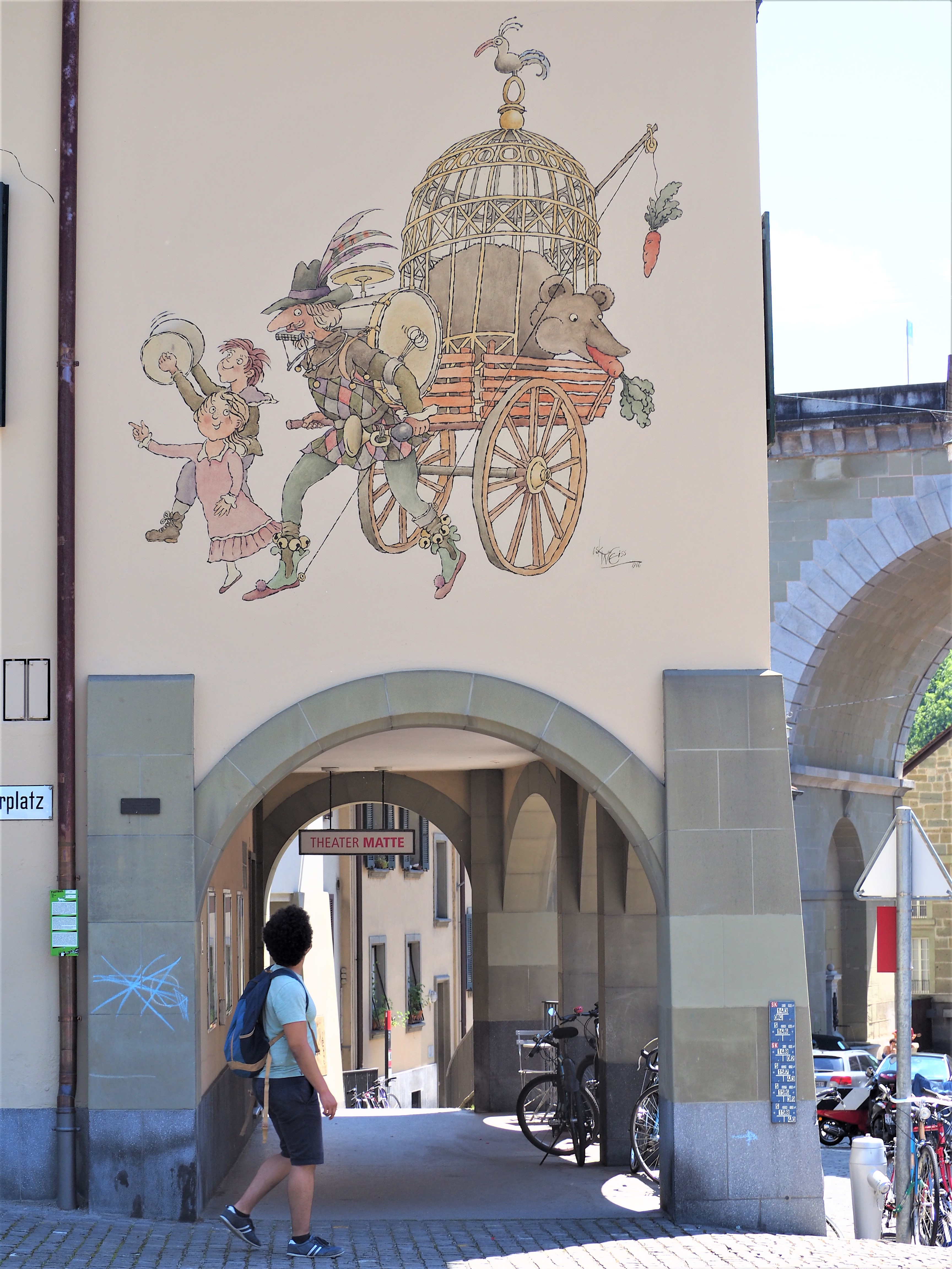 Berne-est-ses-facades-berne-suisseclioandco-blog-voyage-activite-visite-arcades.