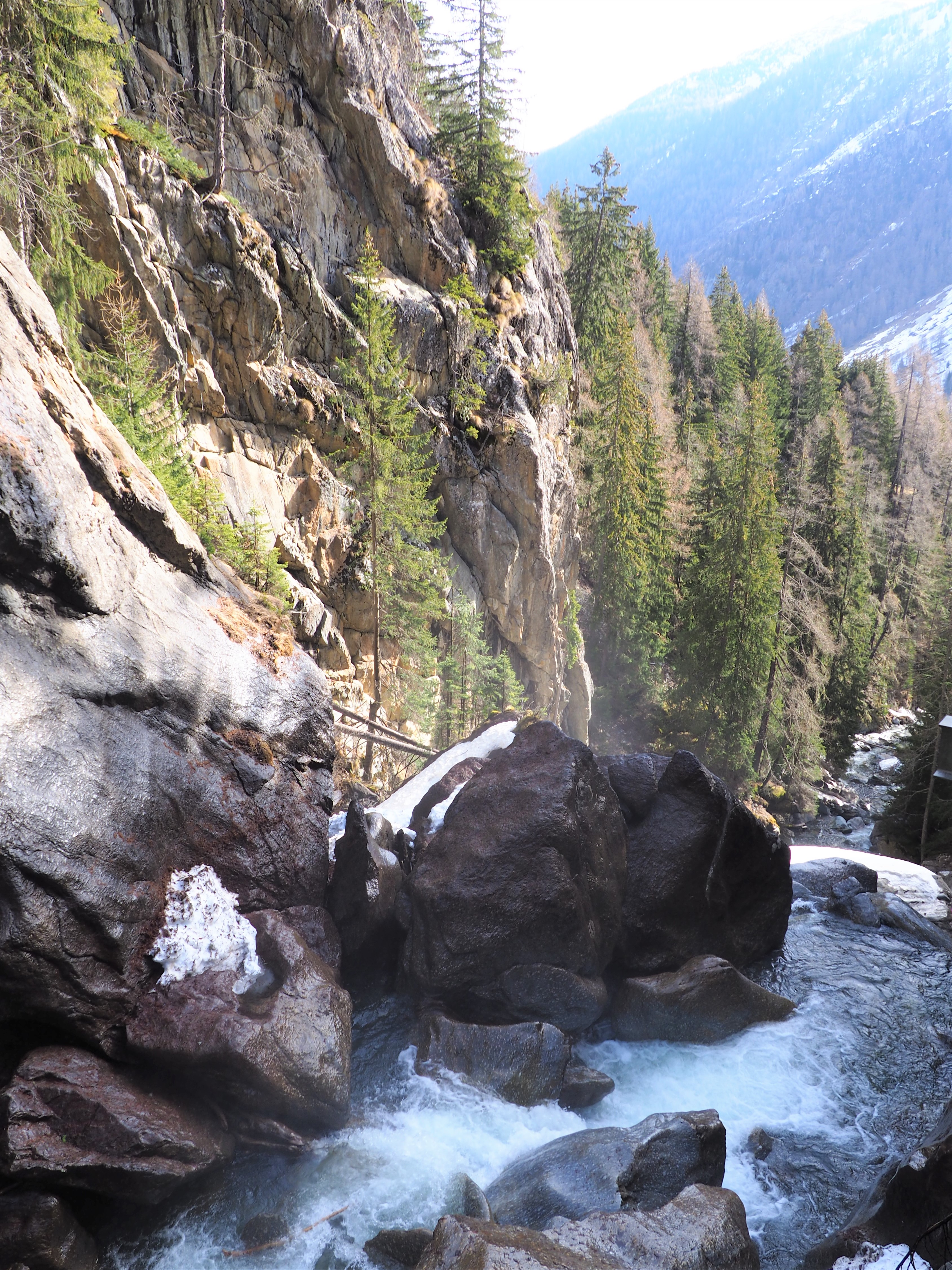 cascade de Bérard près de Chamonix - chemin de randonnée