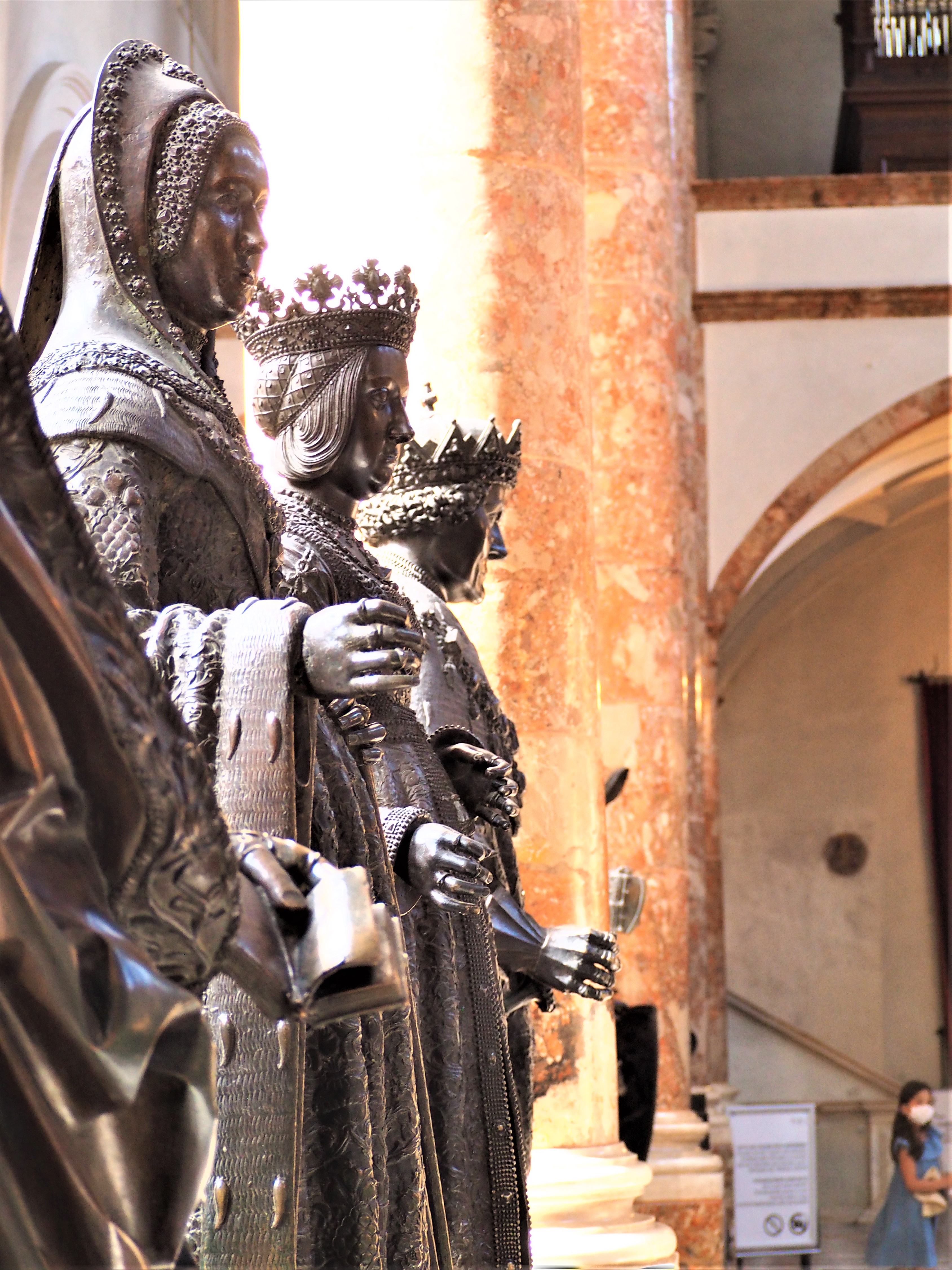 palais impérial innsbruck église tombeau maximilien statues