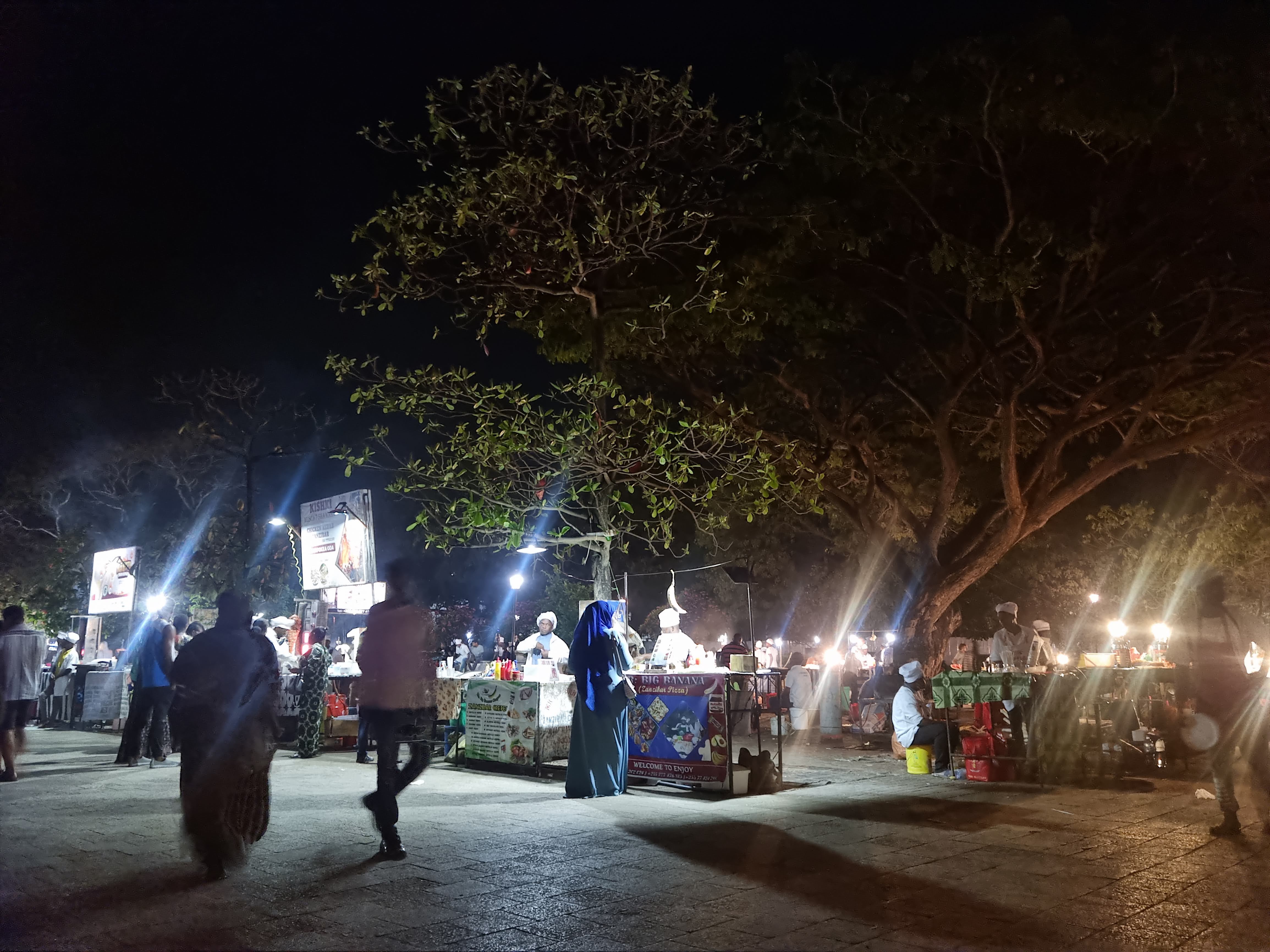 street food market zanzibar de nuit