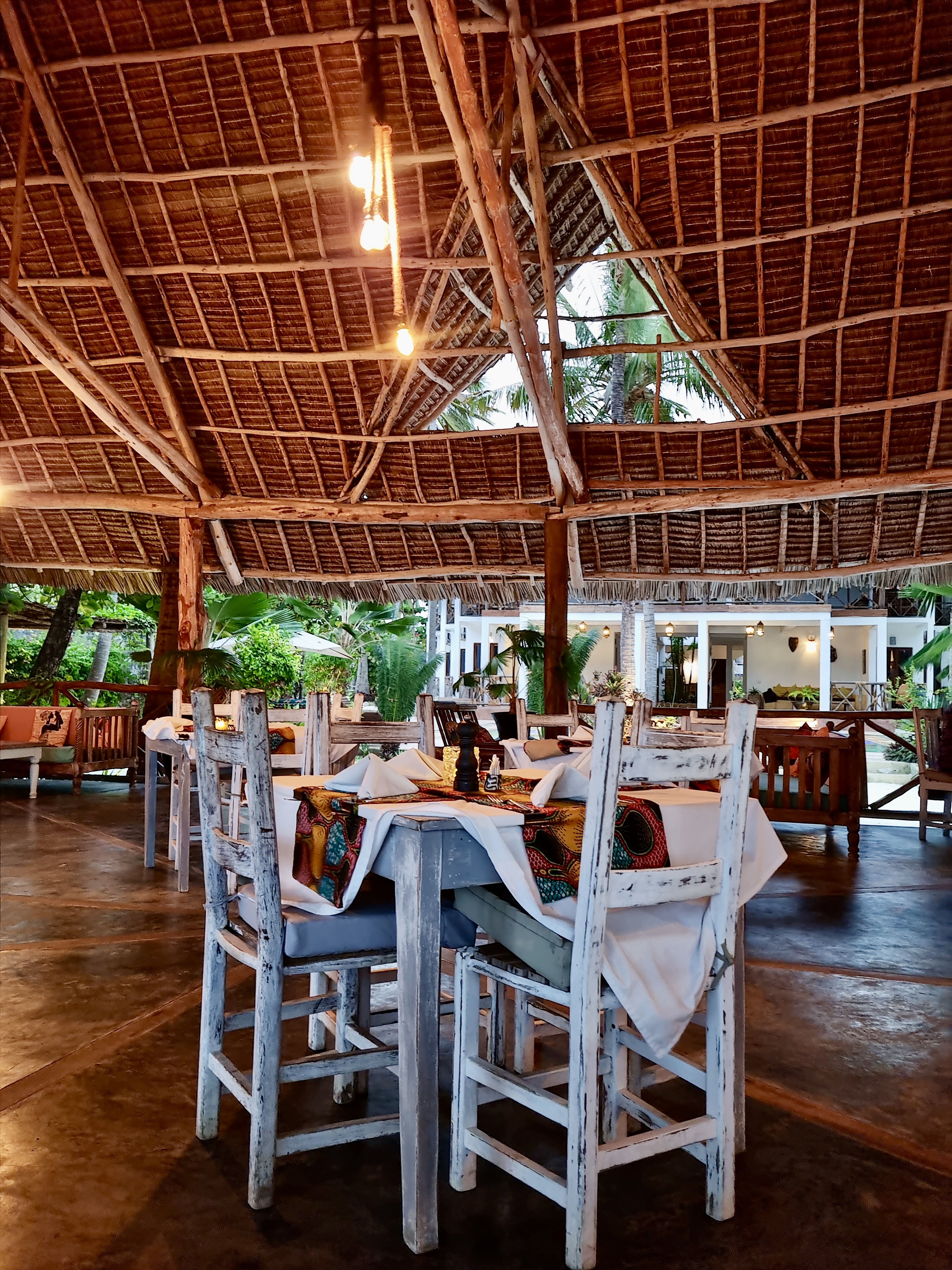 restaurant zanzibar bwejuu