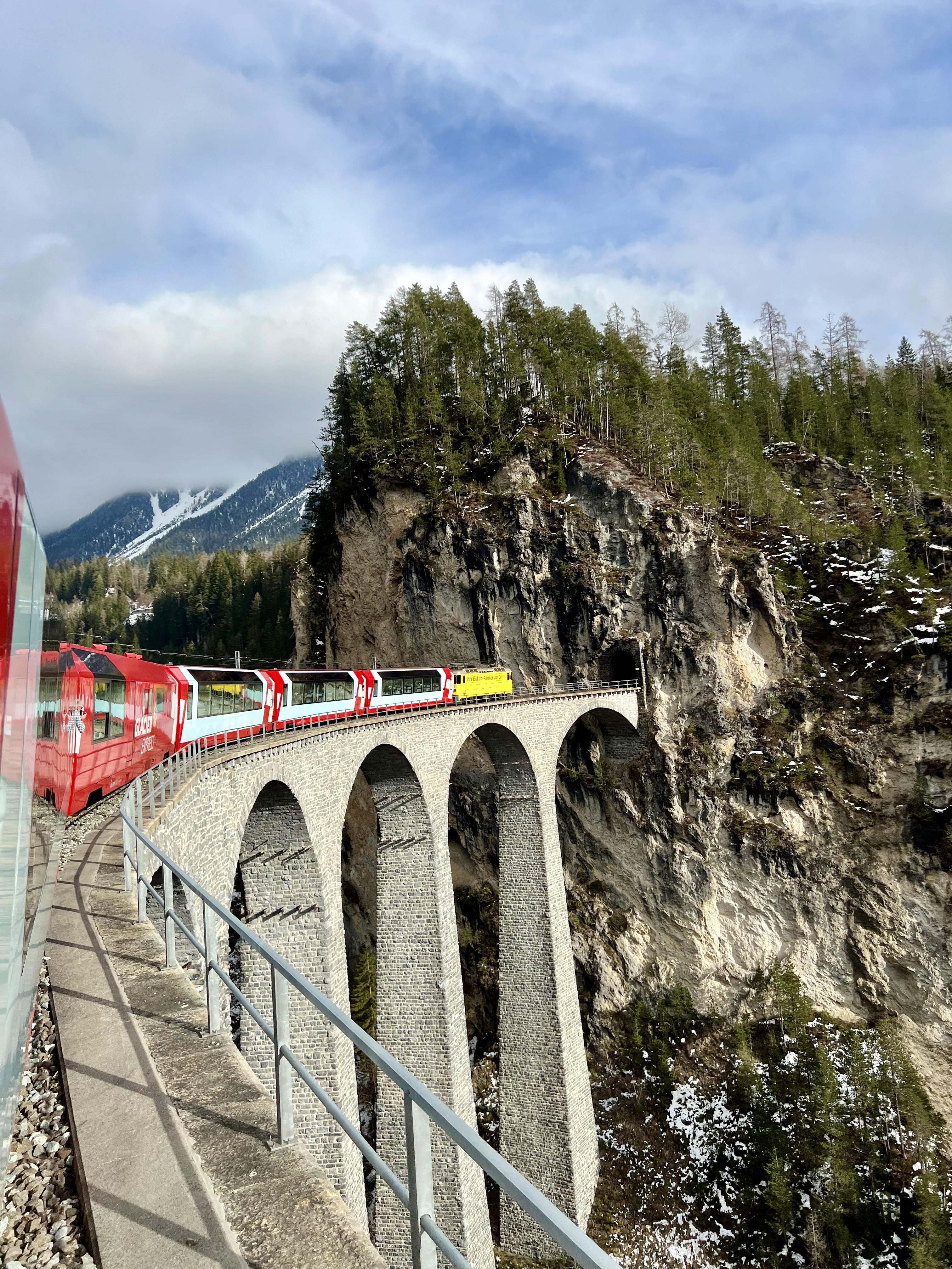 Landwasser viaduct train glacier express panoramique